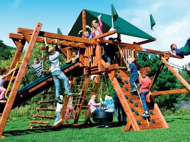 Sea View Al-Ajami features outdoor pool, terrace, garden, beach chairs, sun umbrellas and outdoor game equipment for children.